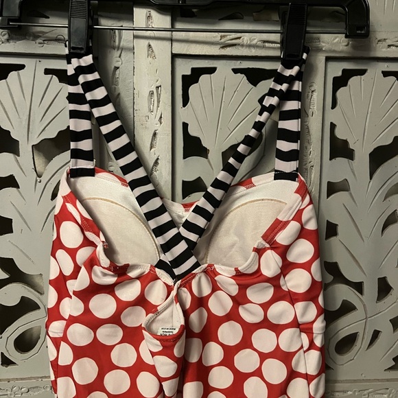 LIME RICKI SWIMWEAR ONE PIECE CRISS CROSS SHOULDER STRAPS. Size L - Picture 6 of 8